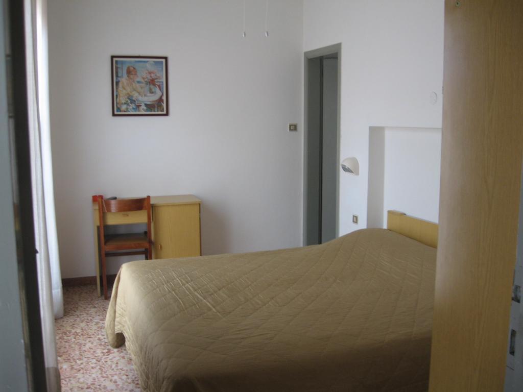 Hotel Eleonora Rimini Oda fotoğraf